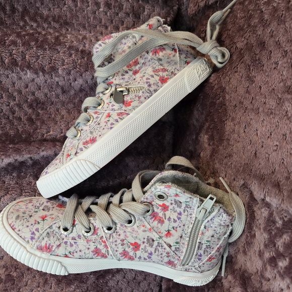 Blowfish Gray Purple and Red Floral Sneakers with Side Zipper Size 1 Kids - Picture 2 of 7